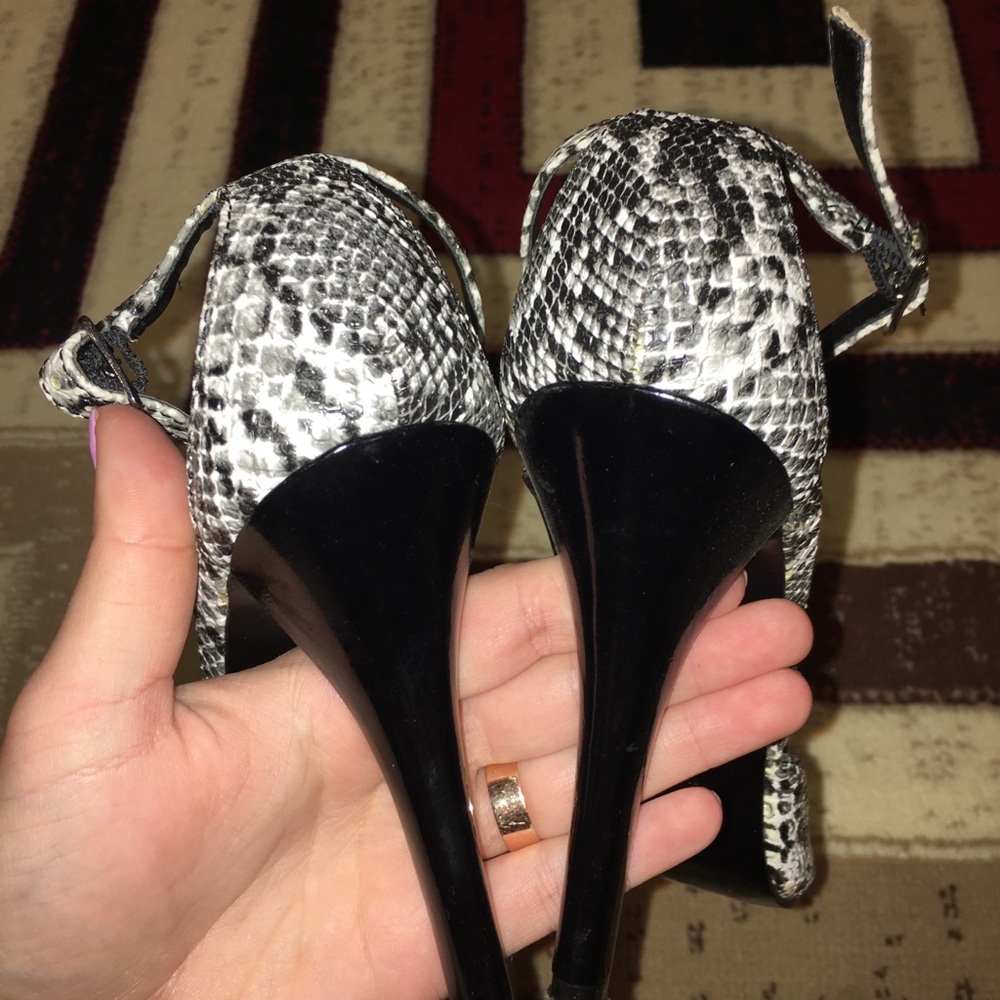Colin Stuart heels - Picture 6 of 8